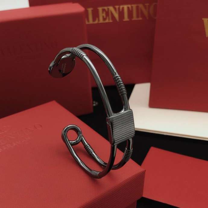 Picture of Versace Bracelet _SKUVersacebracelet06cly9116660